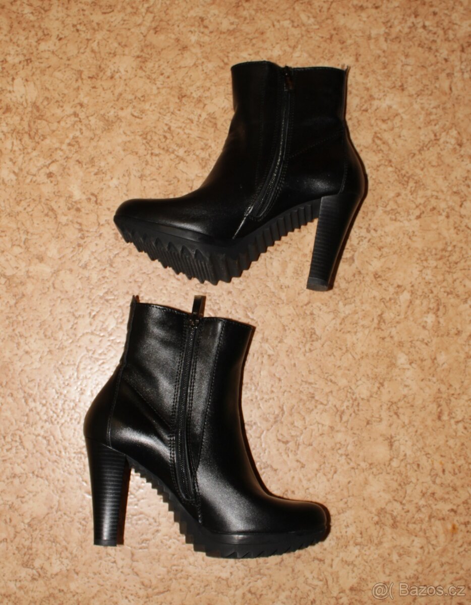 Černé dámské kožené polokozačky Barton v. 37 - 2