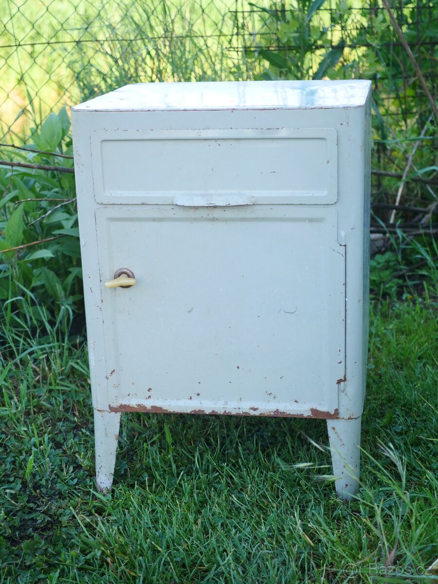 plechová retro skřínka - 2