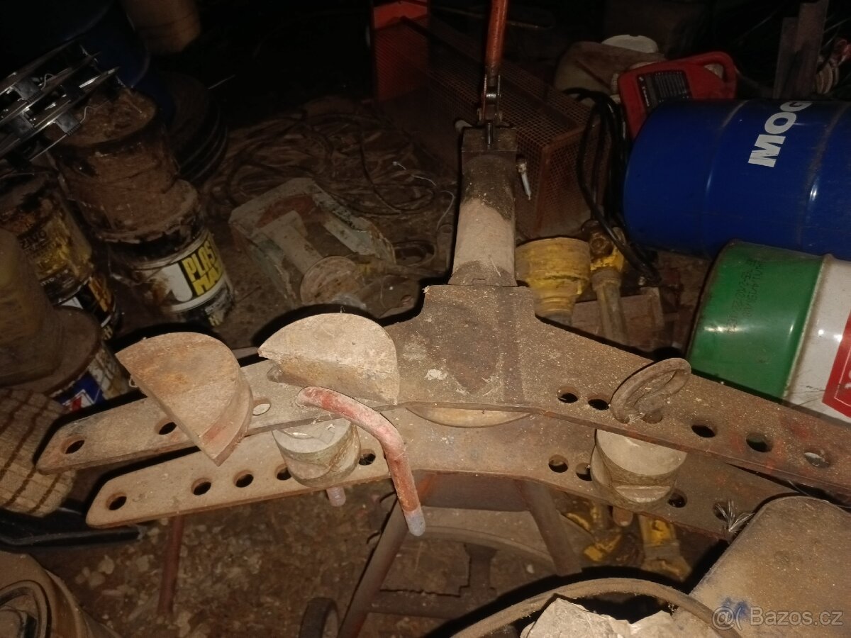 Prodám ohýbačku trubek a ohýbačku plechu. - 2