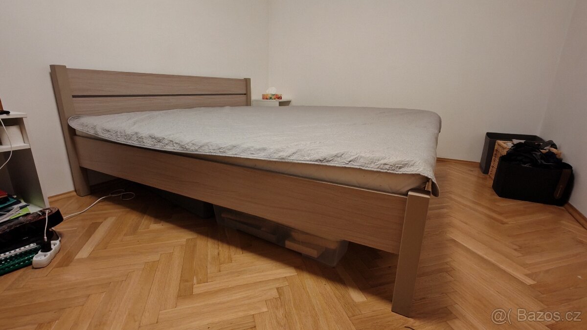 Postel s kovovým roštem s dřevěnými lamelami - 2