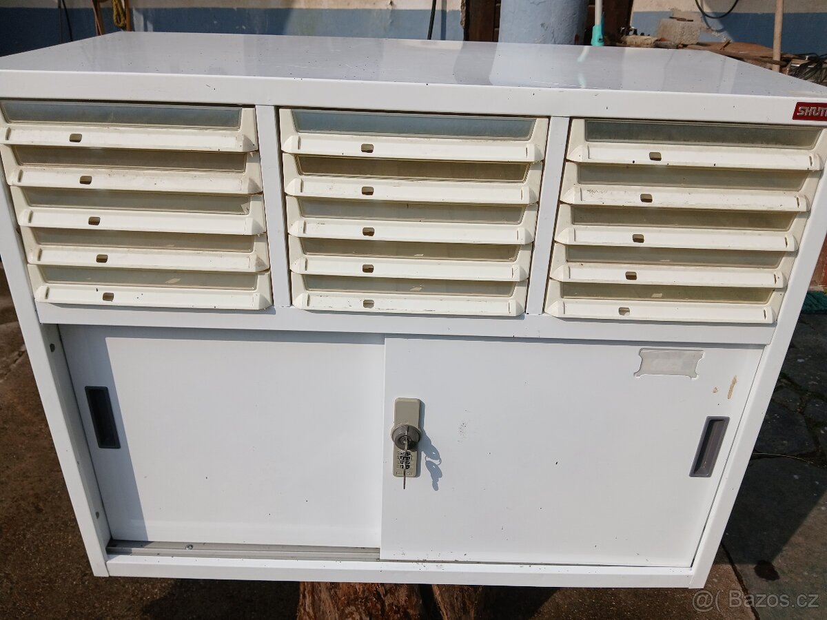 Plechová skříňka - 2