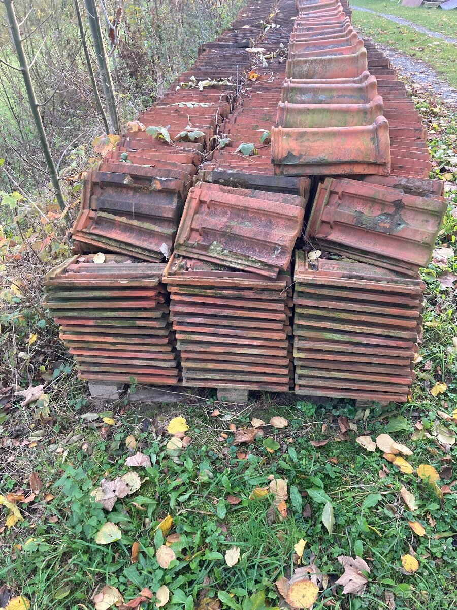 TAŠKY NA STŘECHU - 2