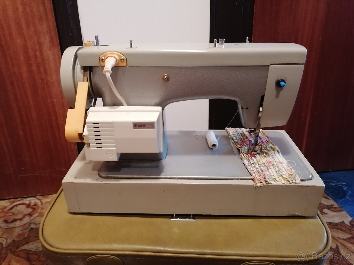 Starožitný šicí stroj - 2