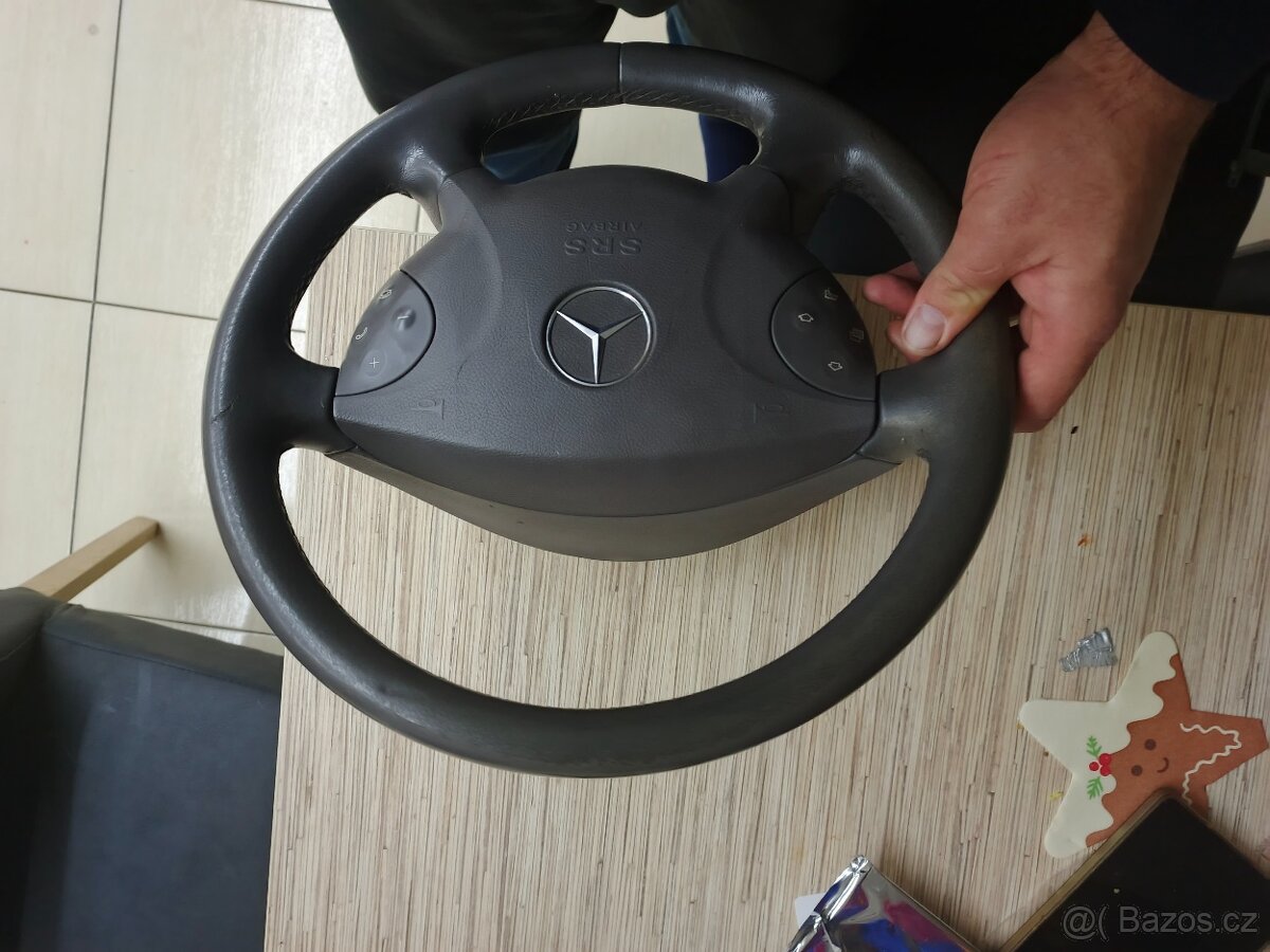 Mercedes 211 volant - 2