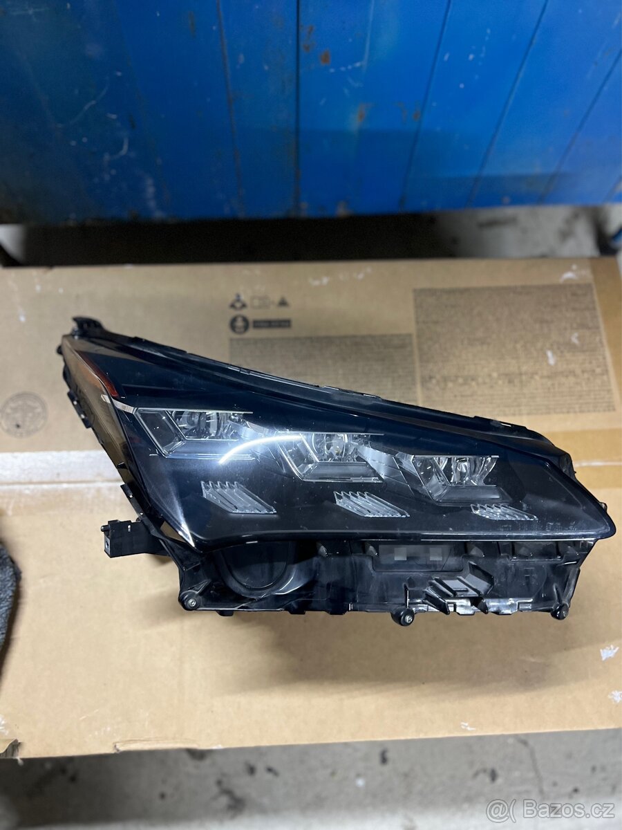 Pravý přední světlo Lexus NX - 2