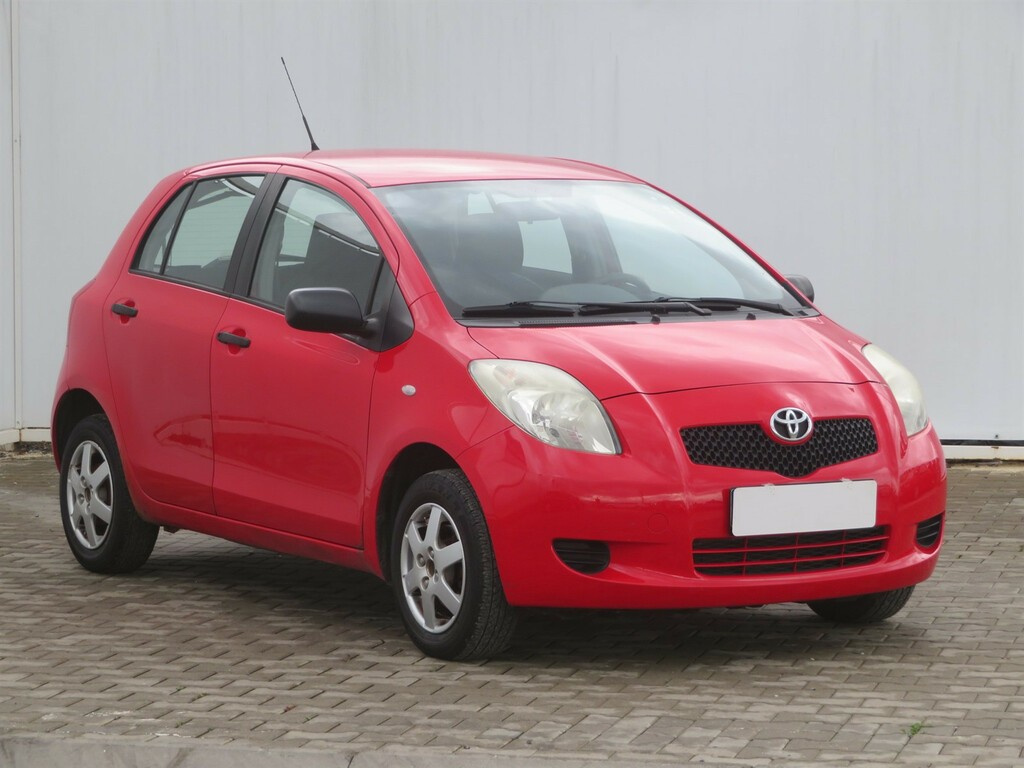 Koupim:Toyota Yaris model, II - 2