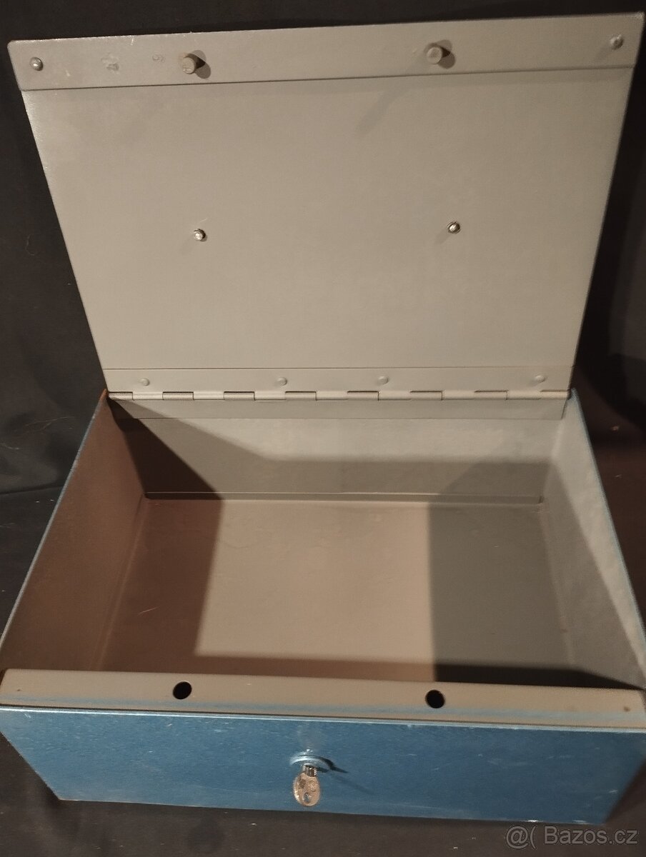 Kovová skříňka - NOVÉ - 2