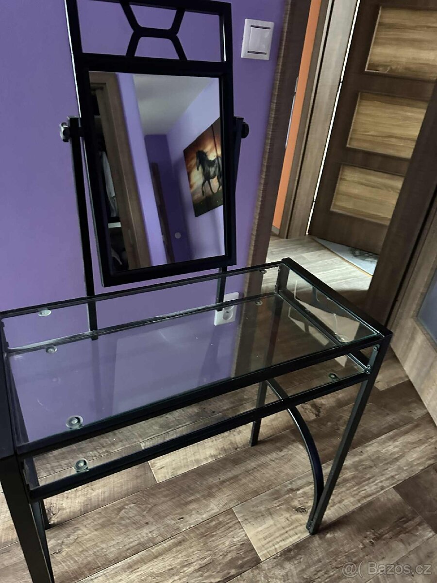 Toaletní stolek - 2