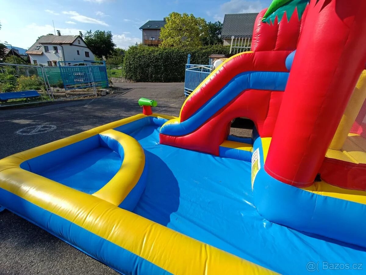 Skákací hrad s bazénem - 2