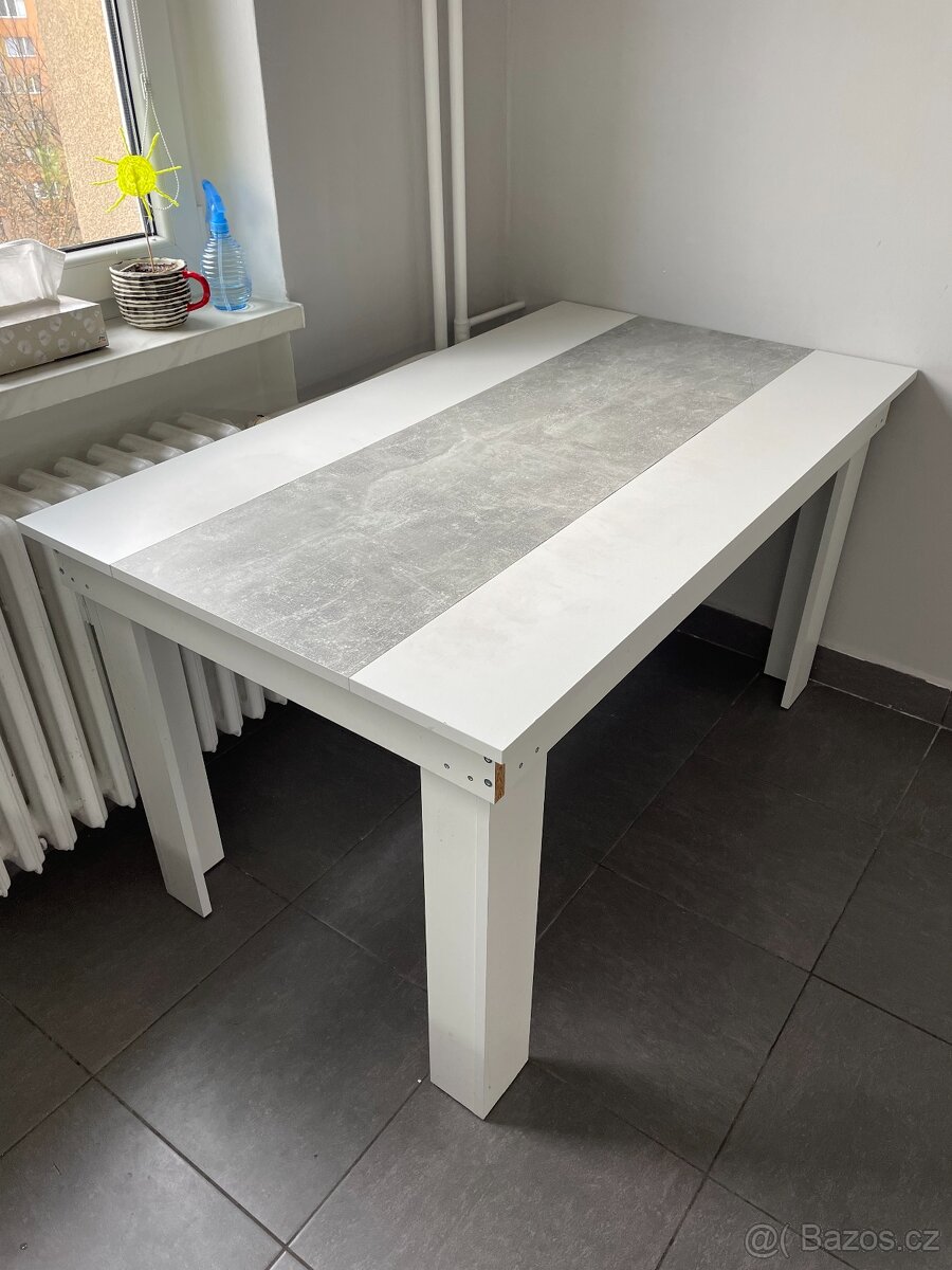 Jídelní stůl - 2