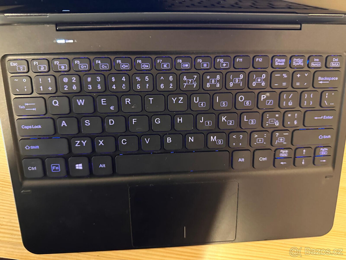 Konvertabilní notebook UMAX VisionBook 11Wi Pro - 2