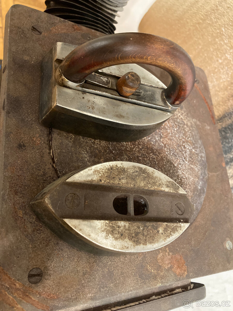 Starožitná retro žehlička - 2