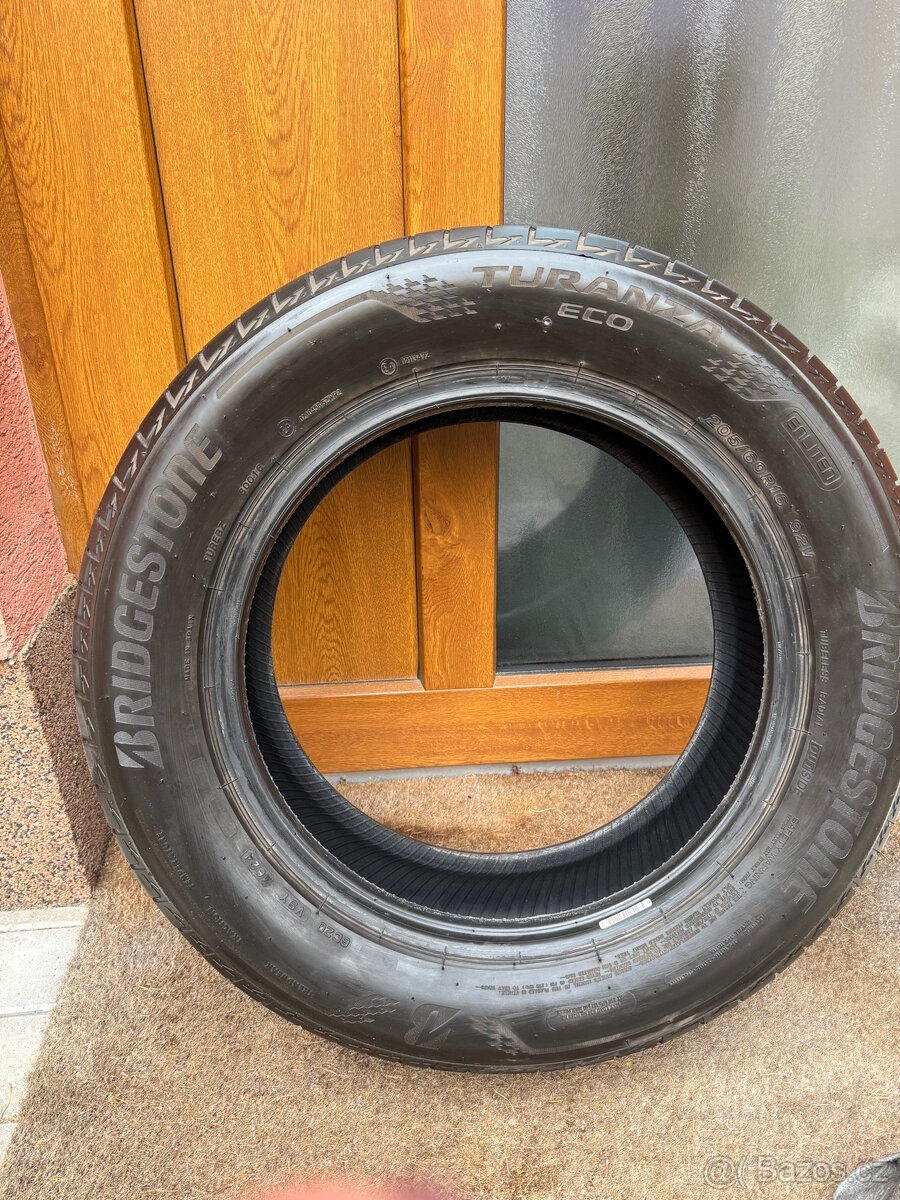 Pneu 205/60R16 - 2