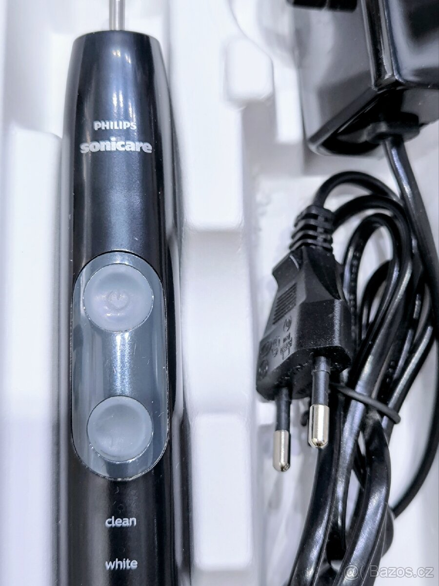 Philips Sonicare ProtectiveClean 5100 + 6 náhradních hlavic - 2