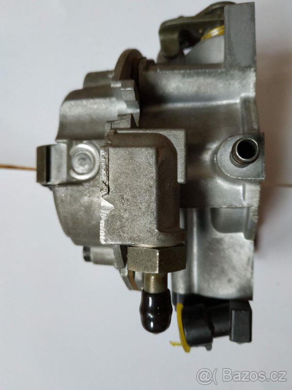 Nová škrtící klapka se vstř. ventilem C18NZ GM: 17090060 - 2