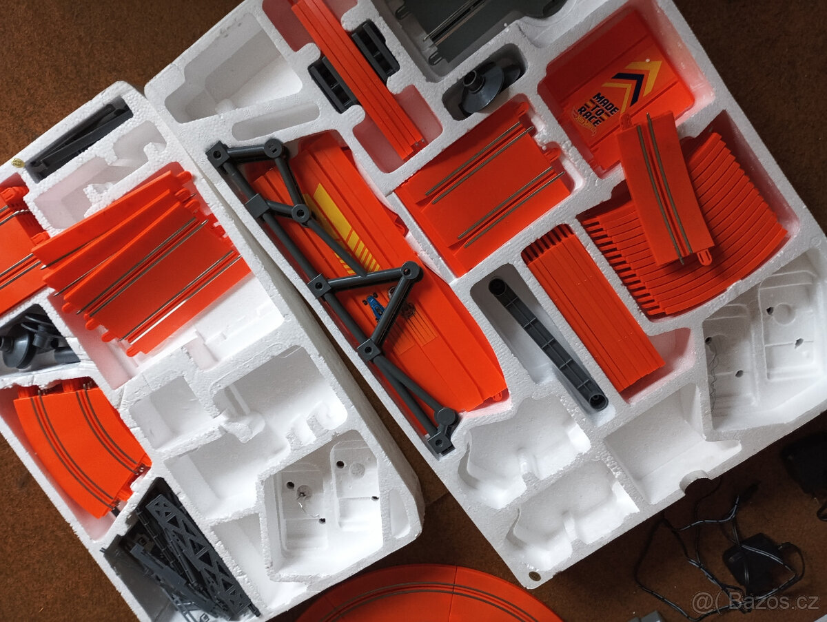 2x autodráha Hot wheels: 83127 a většina dílů z velké 83162 - 2