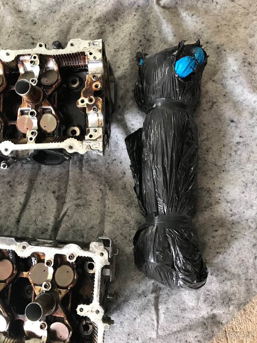 Prodám hlavy motoru VQ35 infinity - 2