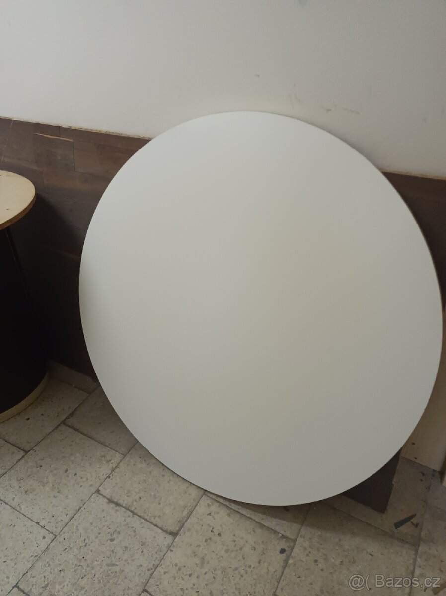 Kulatý bílý jídelní stůl - 2