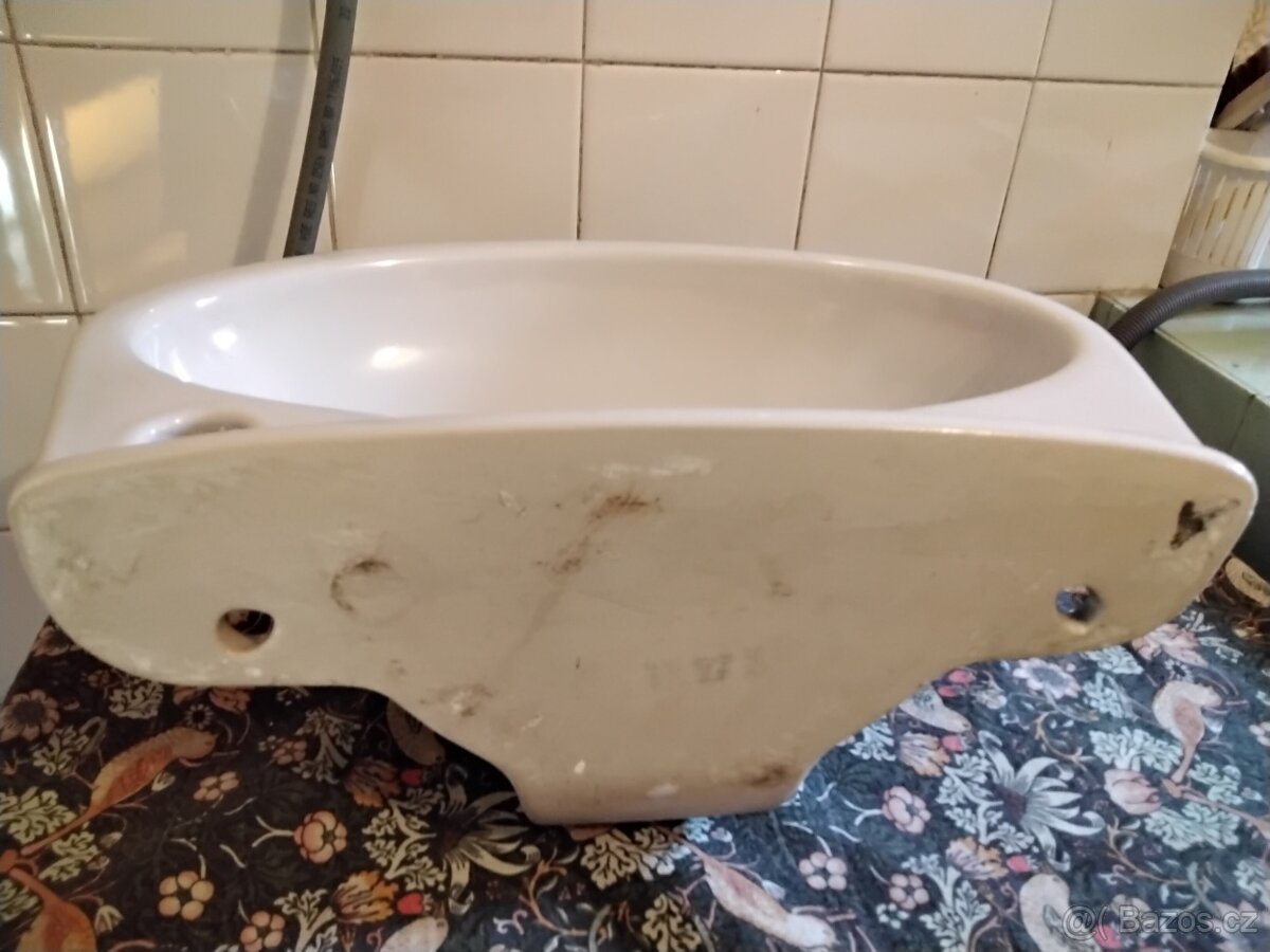 ZÁVĚSNÉ UMÝVATKO - 2