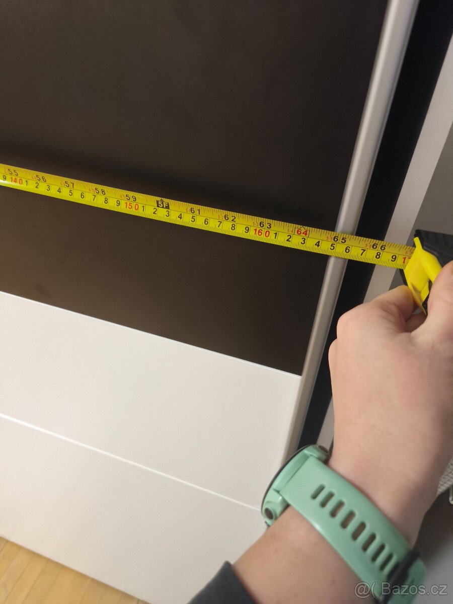 Šatní skříň s tyčí - 2