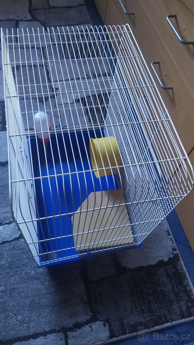 Klec s vybavením - 2