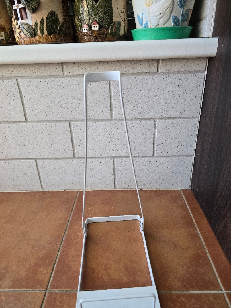 Kovový stojan pro tyčkový vysavač - 2