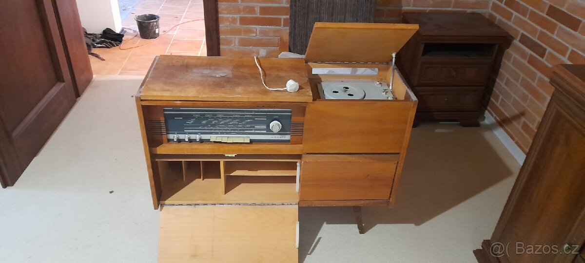 Staré gramorádio Tesla Adagio - 2