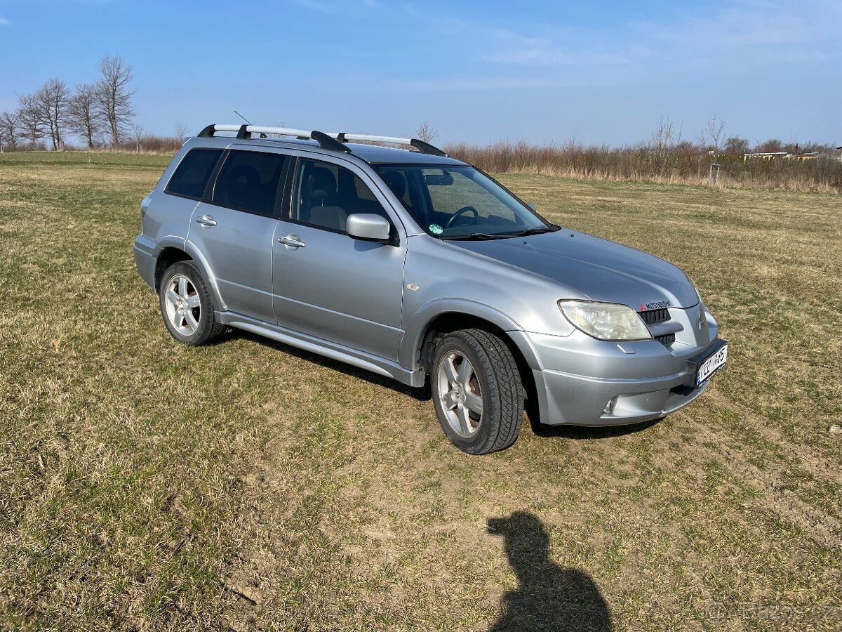 Mitsubishi Outlander 2.4 Intense 4X4 - 2