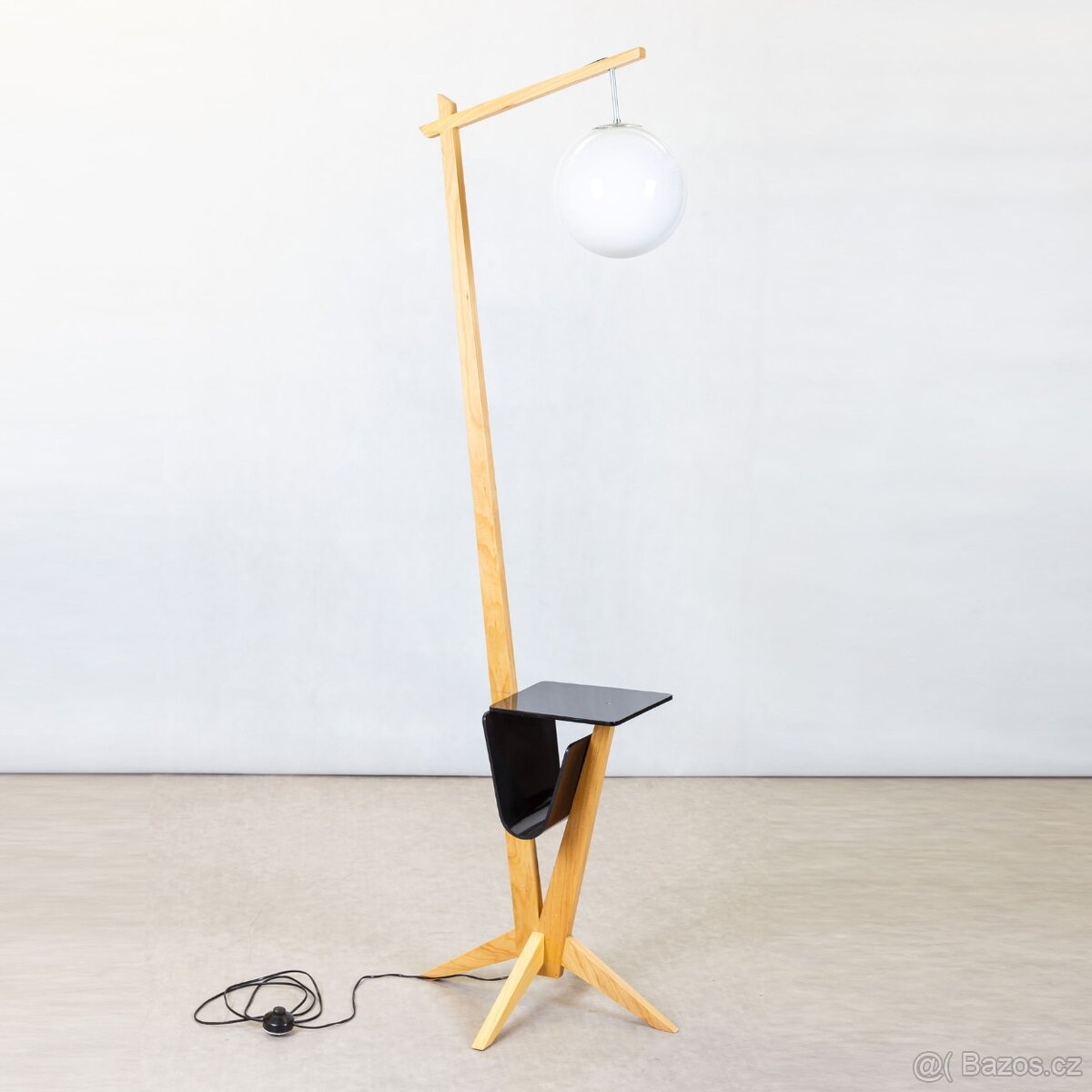 STOJACÍ LAMPA - 2