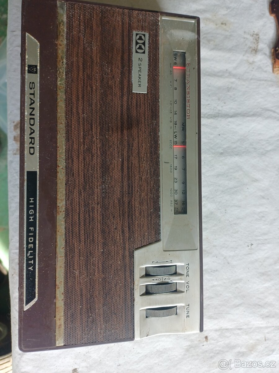 Prodam stara radia . Viz fota. - 2