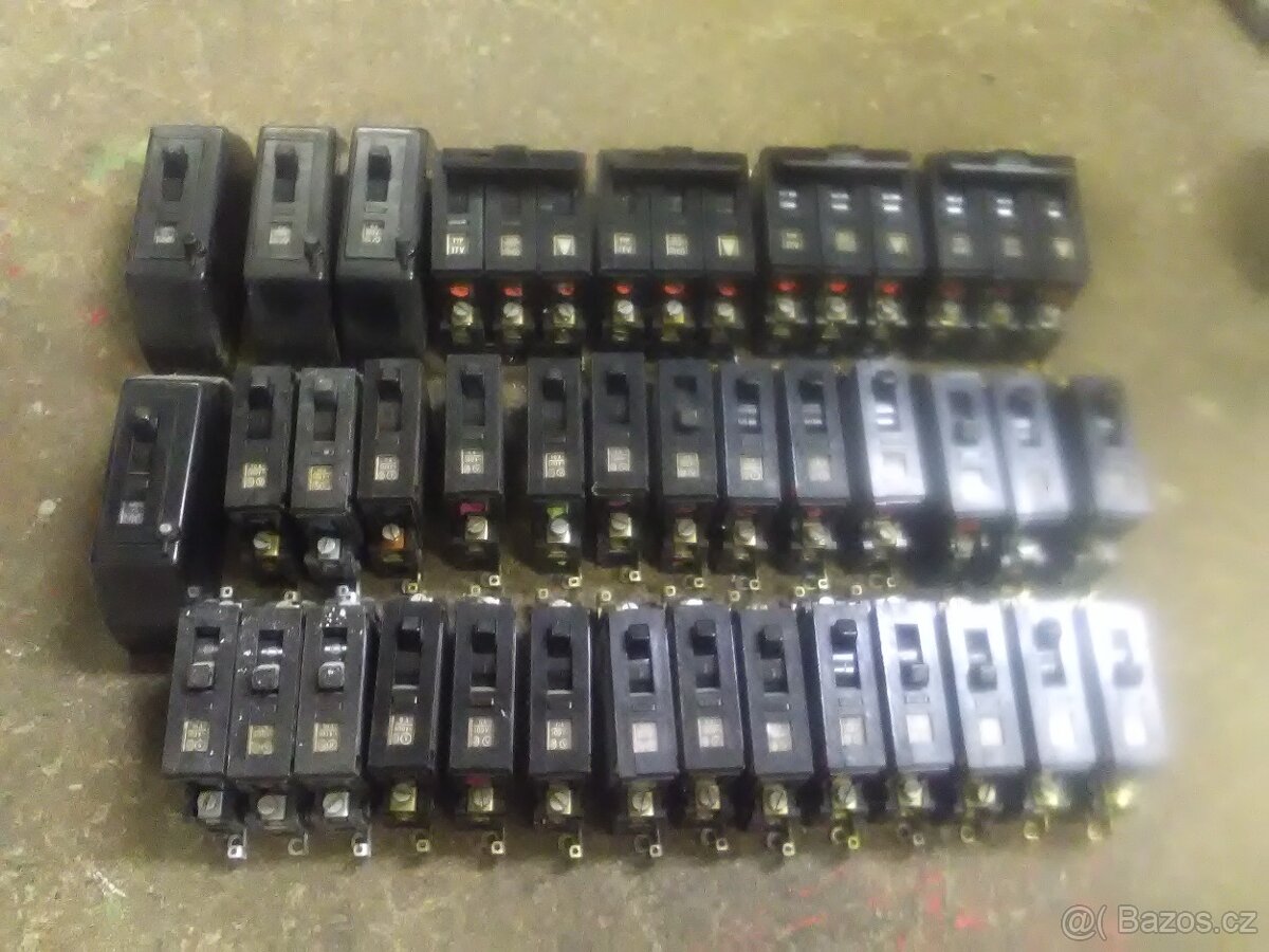 Bakelitové jističe - 2