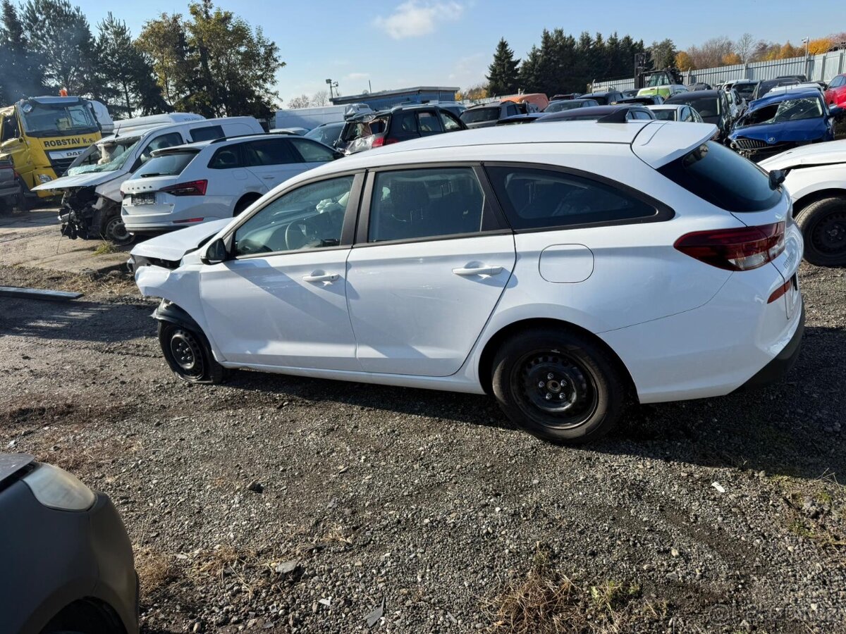 Hyundai I30 combi 1.5i automat2025 5000km - 2