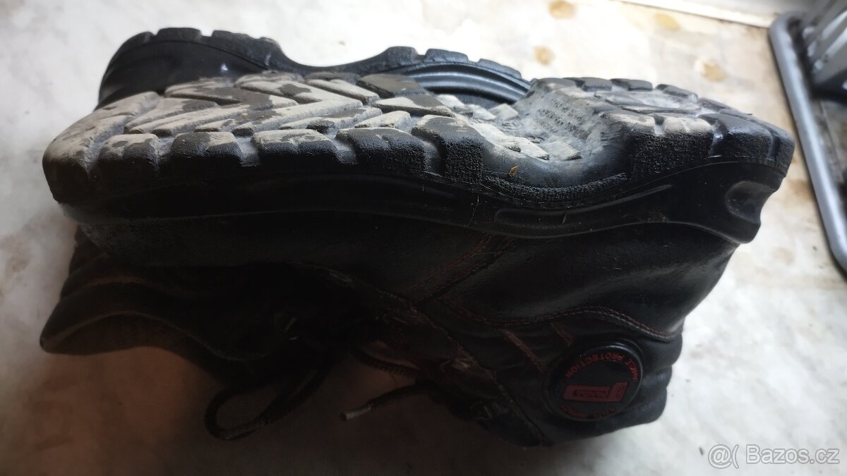 Pracovní boty kožené s ocelovou špicí 43 - 2