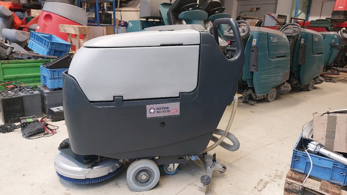 Podlahový mycí stroj Nilfisk BA 451 - 2