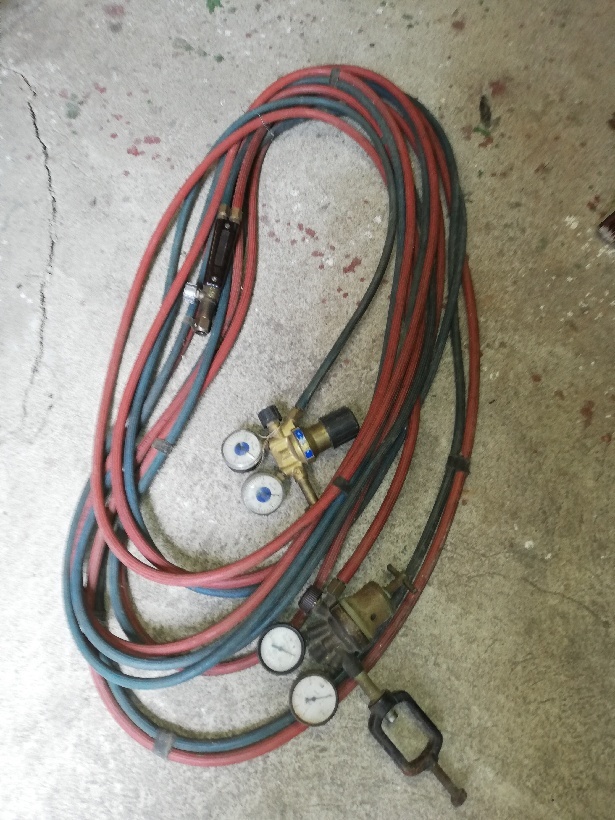 Autogenní lahve , hadice,pistole a hodiny - 2