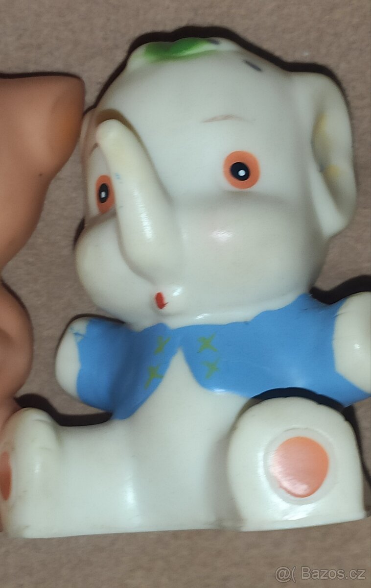 Staré pískací hračky, mončičáci, řetěz na kočárek - 2