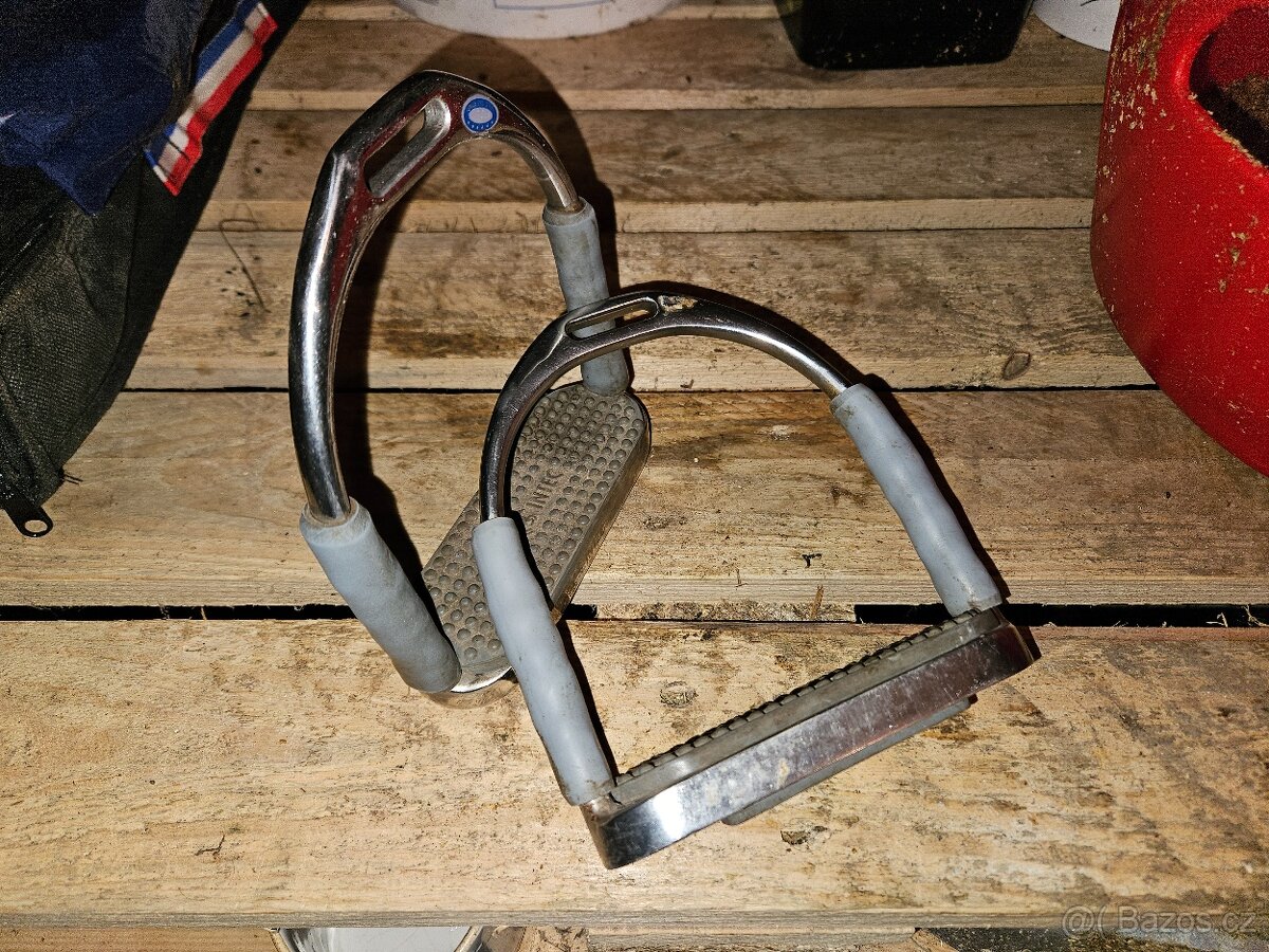 Kloubové třmeny Intec - 2