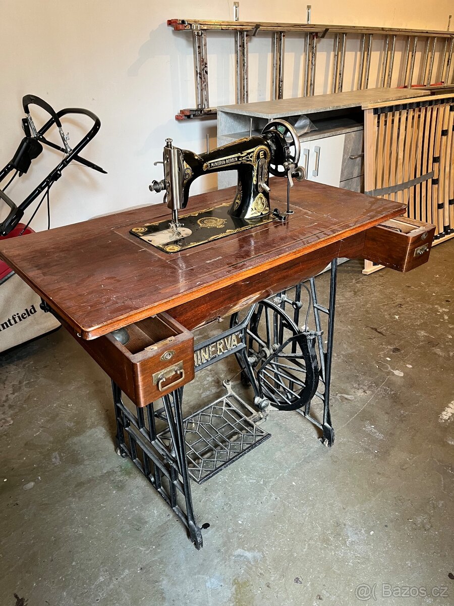 Starý šicí stroj Minerva - 2