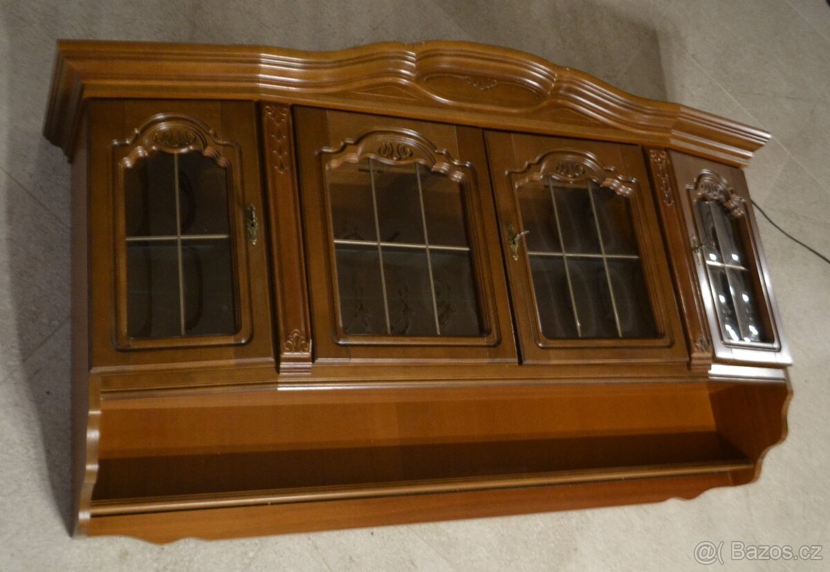 Rustikální, dubová, nástěnná, kuchyňská vitrína. - 2