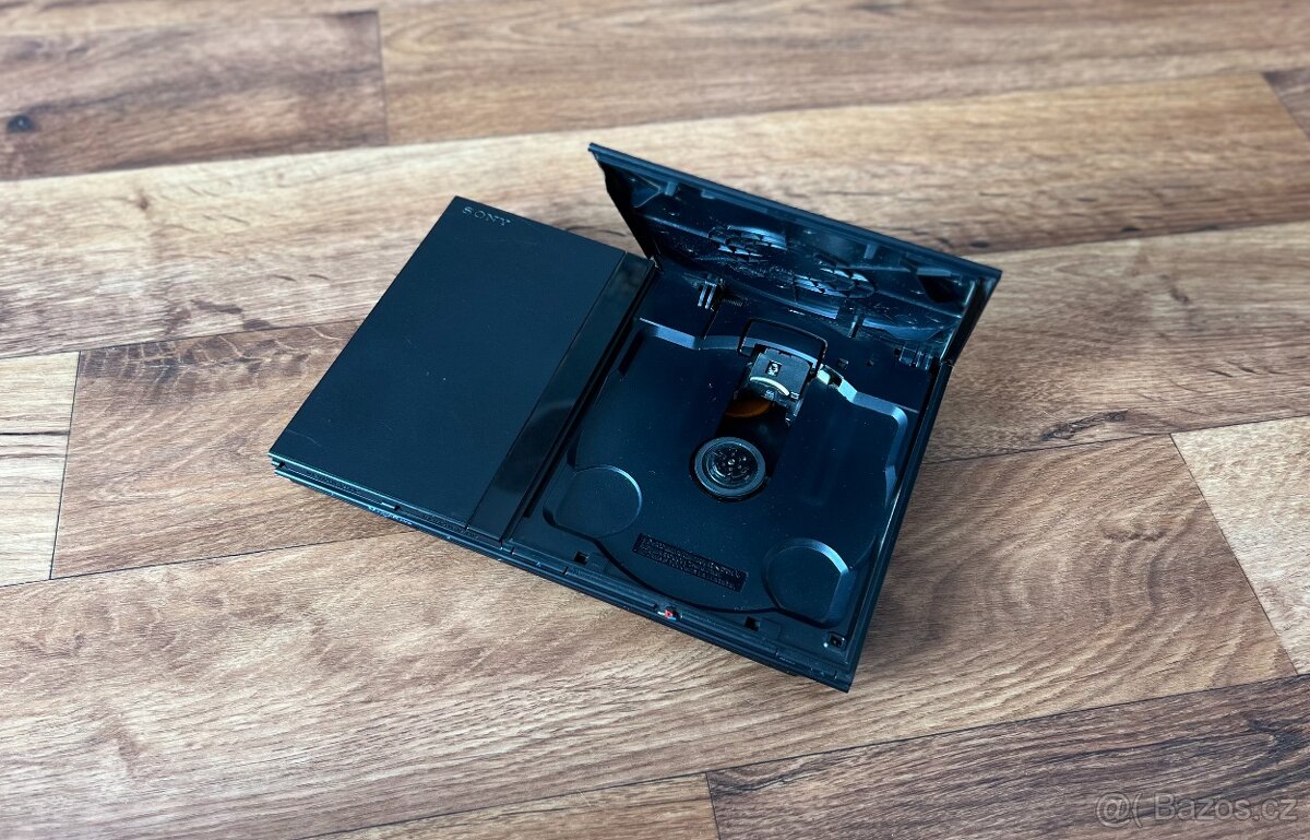 Sony Playstation 2 Slim (SCPH-79004) černá - 2