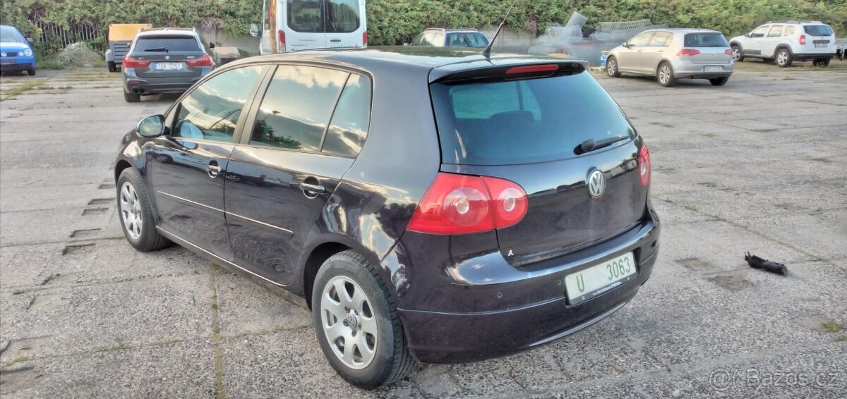 VW Golf 5 1K TOUR 1,4 16V 2007 130 tis. km 5 tidveř - 2