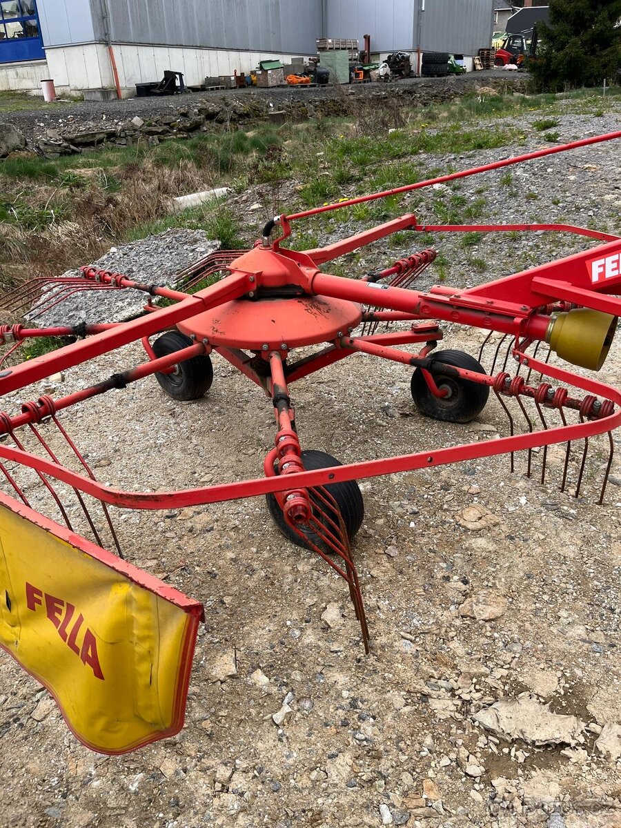 Shrnovač sena Fella TS 320 RDF - 2