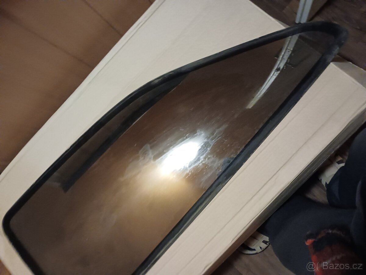 Ford Sierra mk1 boční skla 3d dvě sady