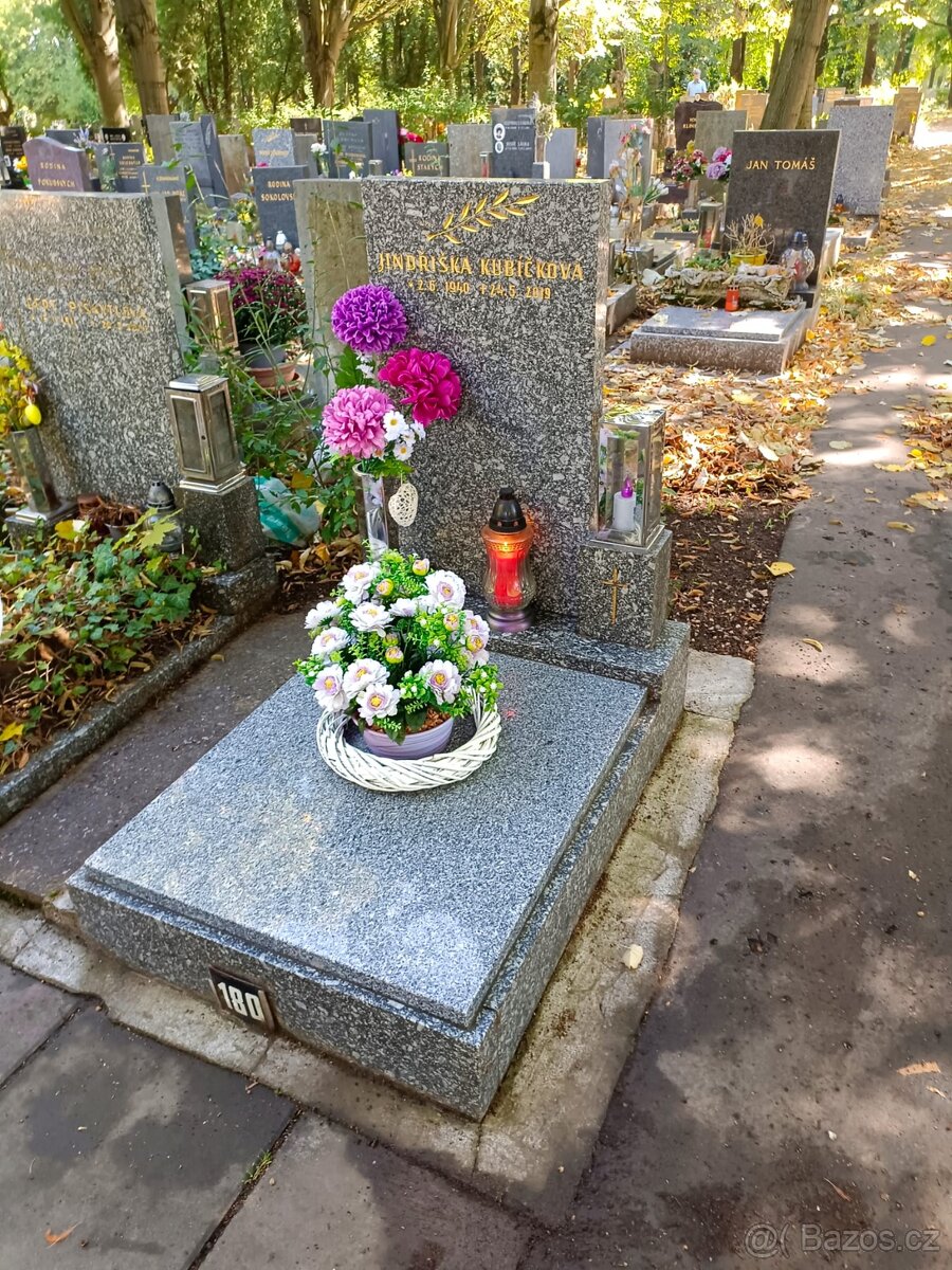 Urnový hrob Praha 8 Ďáblice - 2