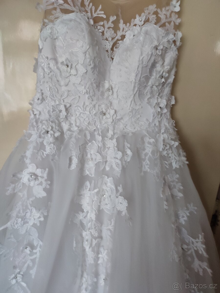 Svatební šaty sněhobílé vel. M-XL - 2