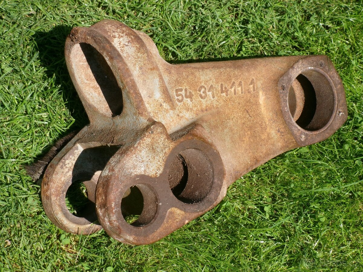 Prodám nějaký těžký nosník do zadních šavlí hydraul. traktor - 2