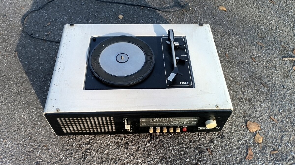 Retro gramofon Tesla - 2