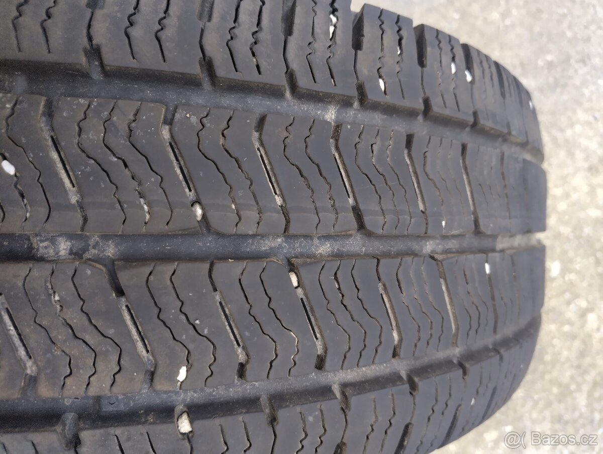 Pneu zimní 235/75 16 C - 2