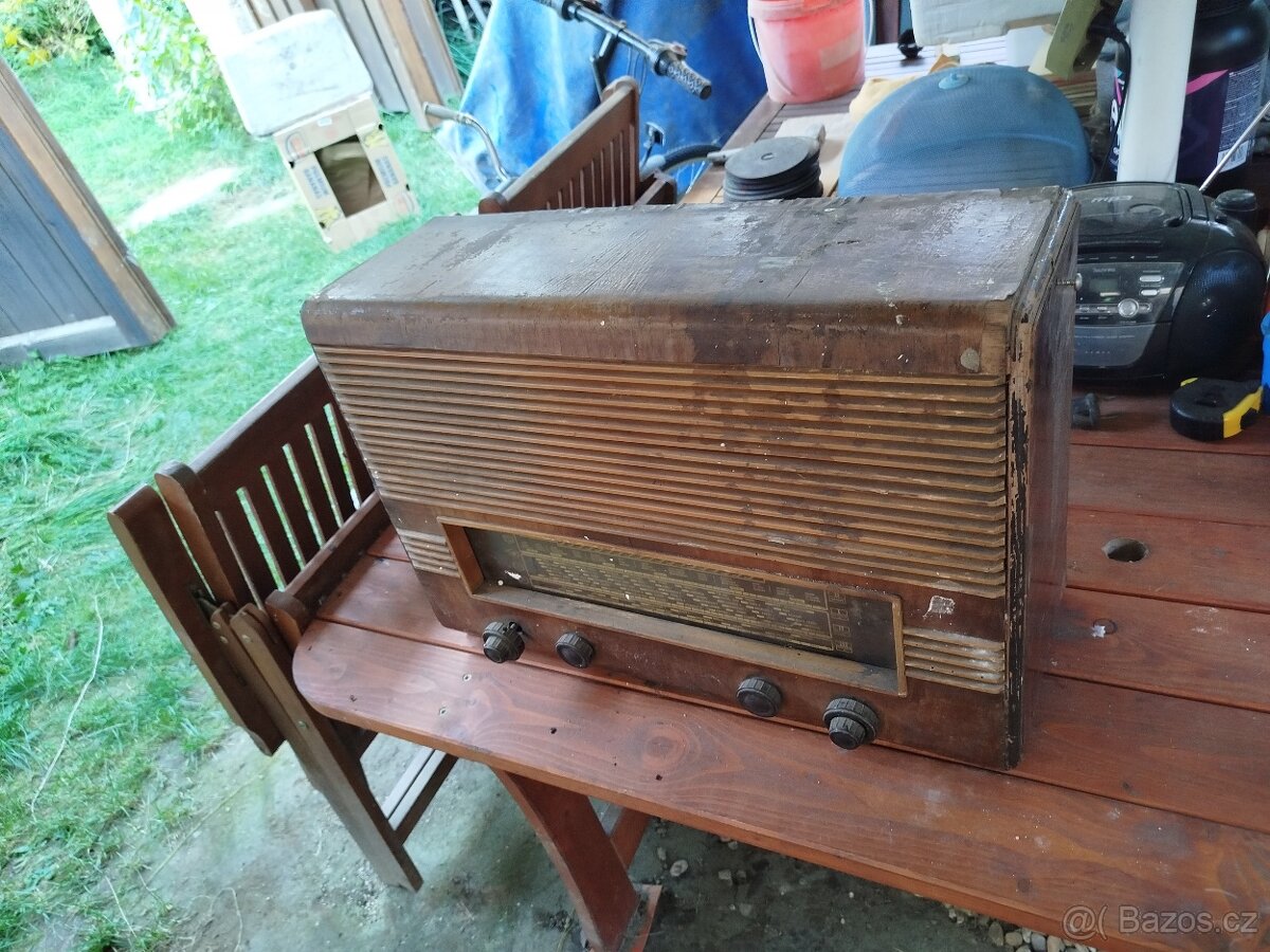 Staré stolní rádio 1. - 2