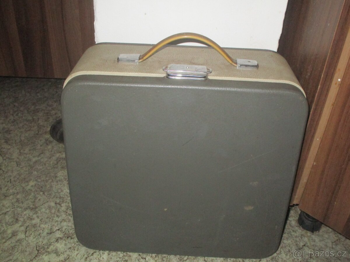 starý psací stroj - 2